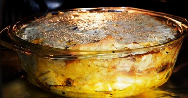 Бесподобно вкусный обед: пирог из рваного лаваша и грибов