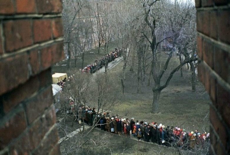 Какими были очереди в СССР? Какими были очереди в СССР?