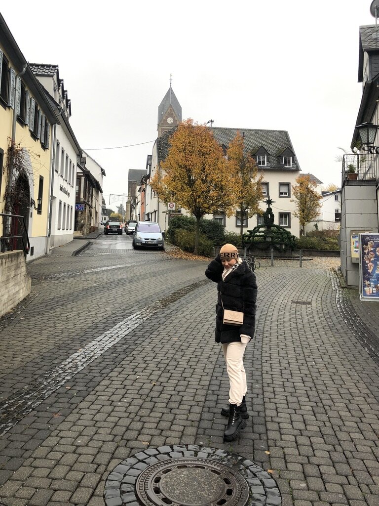 Это я в Германии, город Бендорф