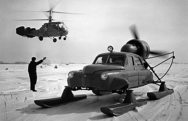Вертолет КА–15 и аэросани на базе автомобиля ГАЗ–М–20 "Победа", 1959 год, Тушино, Москва историческое фото, история