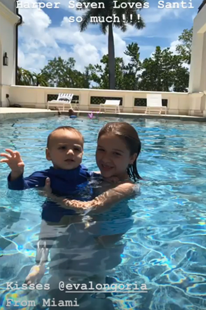 Аквапарк, рыбалка и стейк-хаус: Дэвид и Виктория Бекхэм с детьми отдыхают в Майами Звездные дети