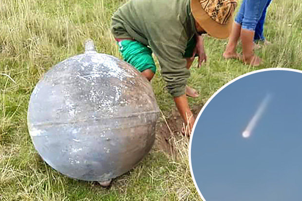 metal-spheres-space-ufo-peru-satellite-678399