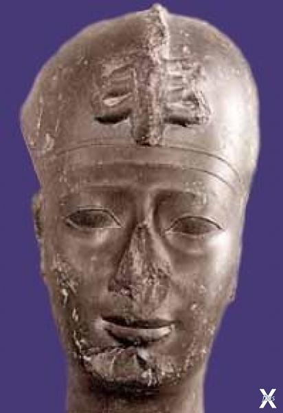 Статуя фараона Априя