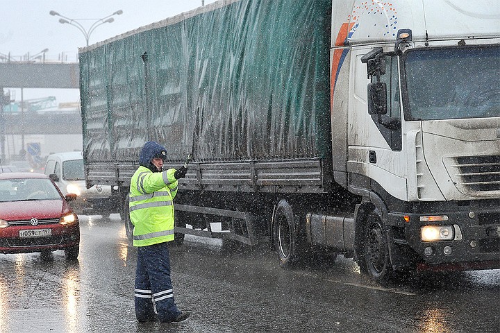 Транзитные грузовики свыше 3,5 тонн переведут на ЦКАД