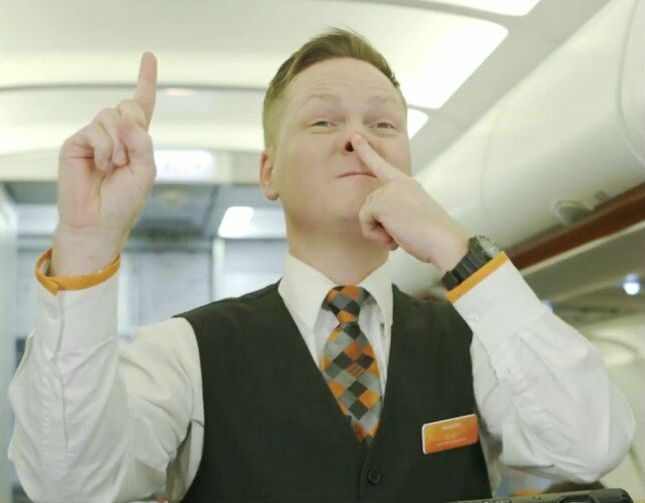 Что обозначают загадочные жесты бортпроводников 