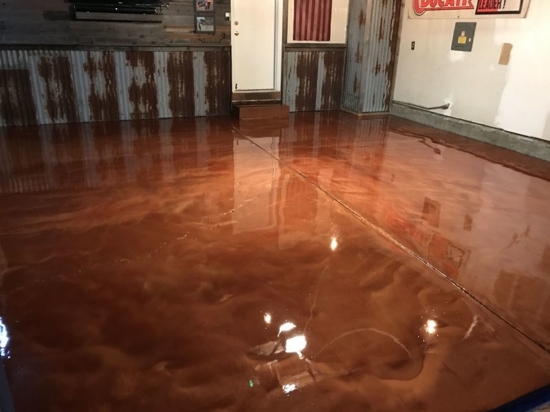 Мотоциклист превратил неприметный гараж в крутое «мужское логово» авто и мото,автоновости,гараж,история