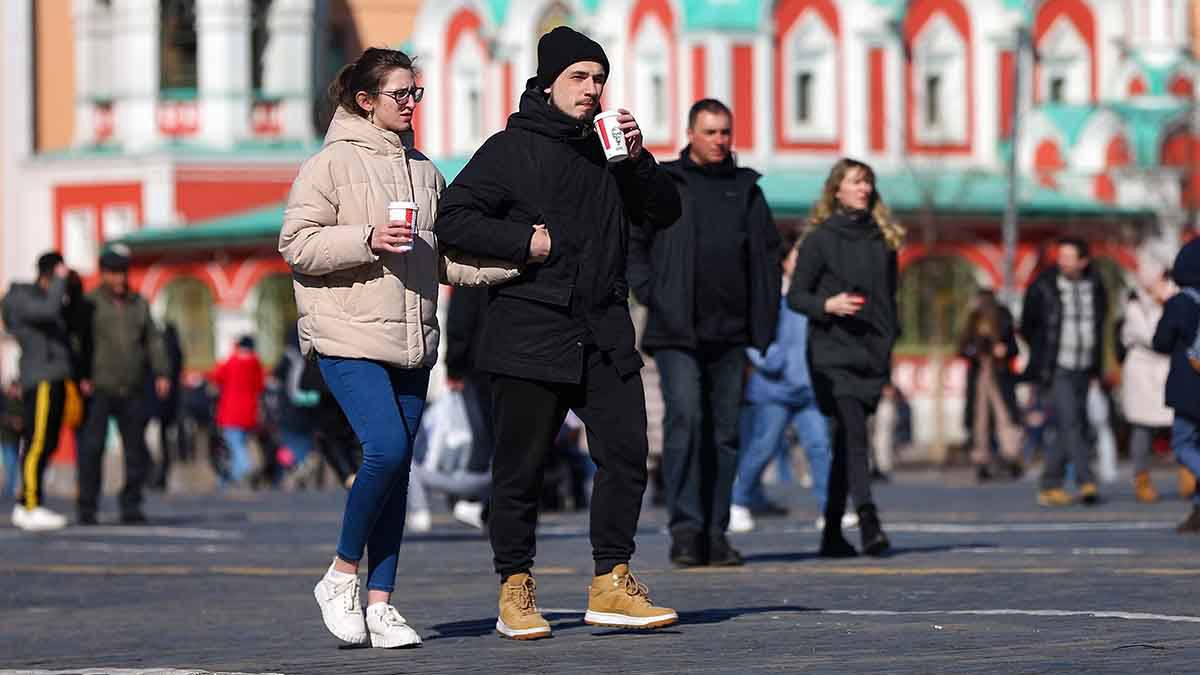 В москве стало больше людей. Москва лидирует по качеству городской среды в России. Тверская в Москве сейчас фото и видео.