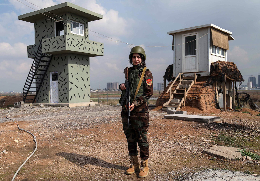 На страже военного лагеря на севере Ирака