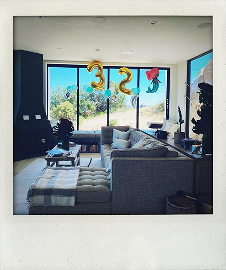 Ана де Армас отметила день рождения с возлюбленным Беном Аффлеком: фото Звезды,Звездные пары