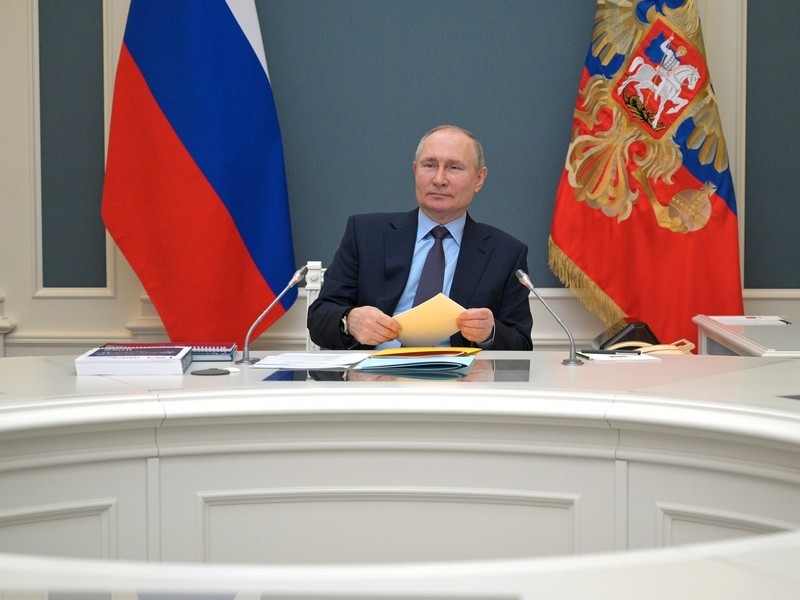 Прилепин раскрыл план ухода Путина с поста президента России