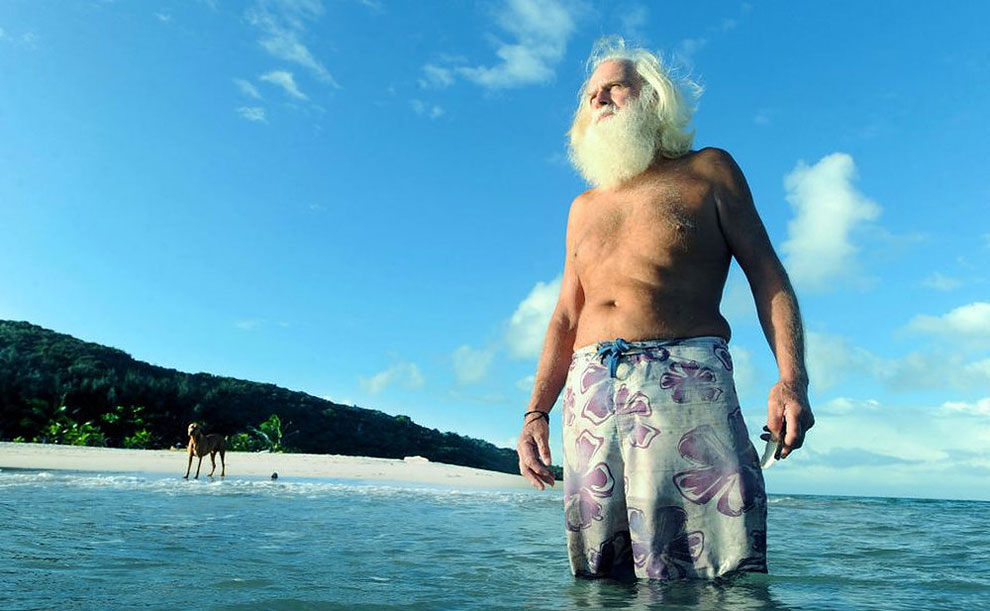 Разорившийся австралийский миллионер уже 20 лет живет один на необитаемом острове