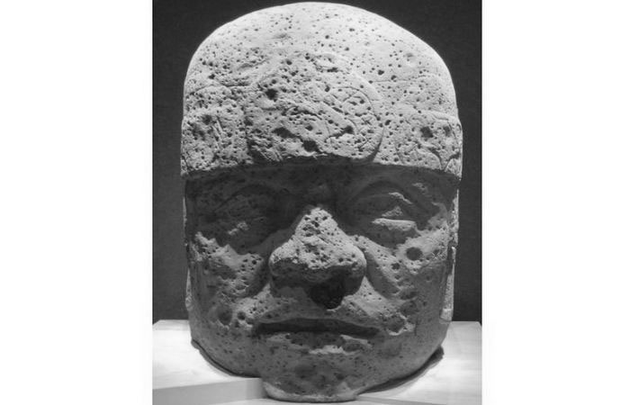 Голова № 2 из Сан-Лоренцо в Национальном музее антропологии в Мехико