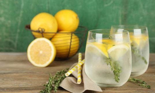 Как сделать обычную воду еще полезнее: 7 отличных примеров здоровье,напитки,питание