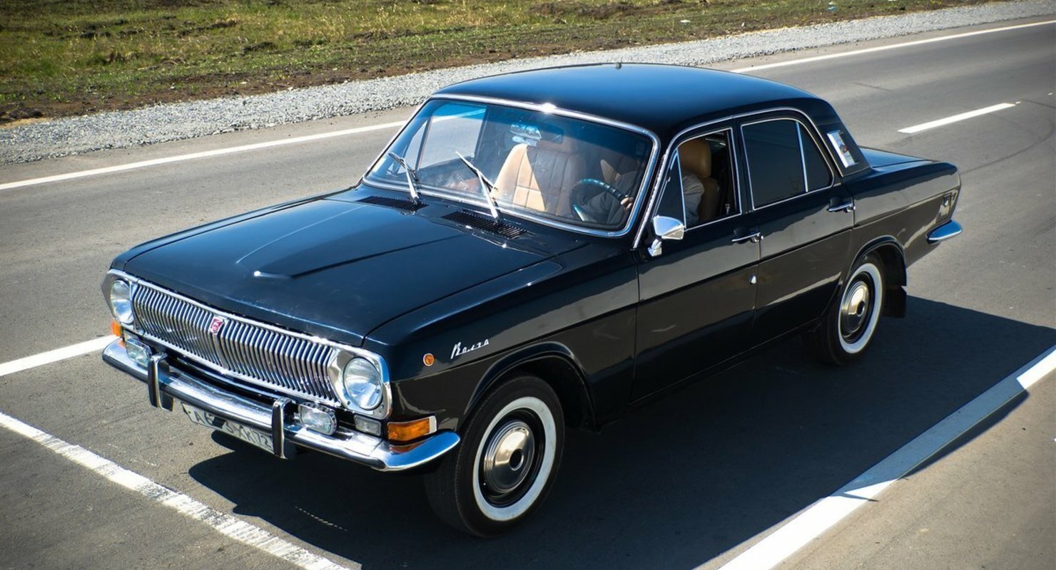 Противостояние легендарных авто из СССР: «Волга» и «Москвич» — кто лучше СССР