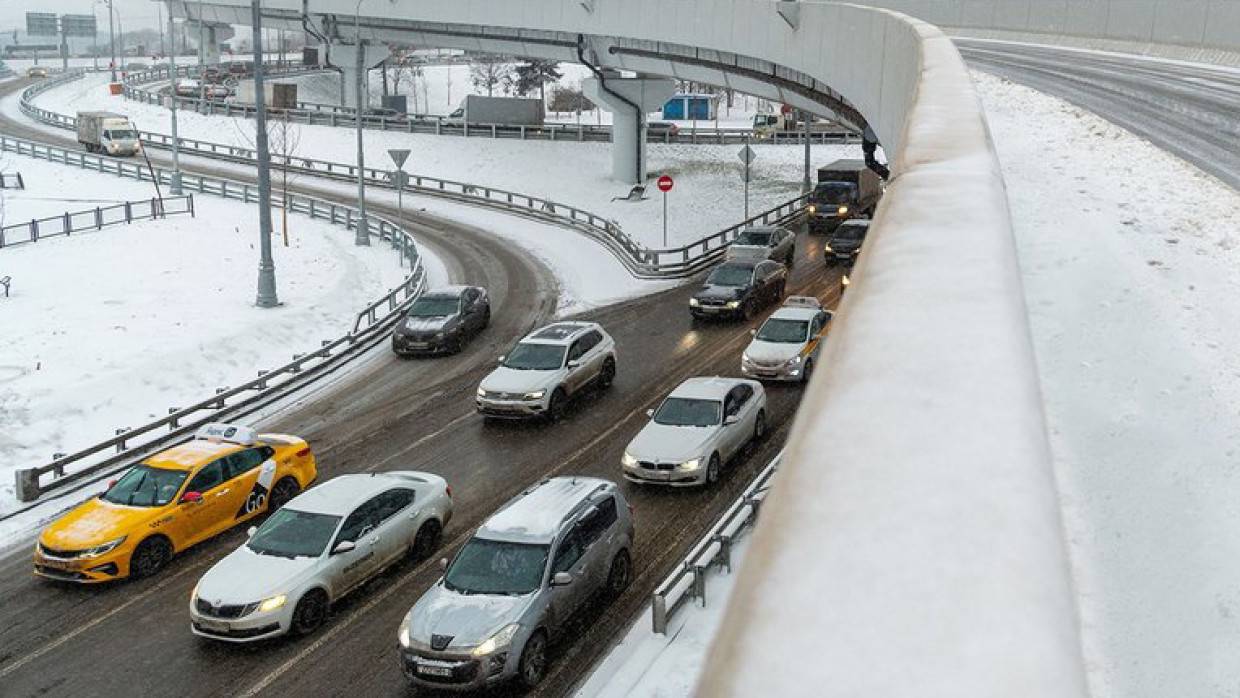 Полсотни автомобилей «встали» на трассе из Балашихи в Москву с проколотыми шинами Происшествия