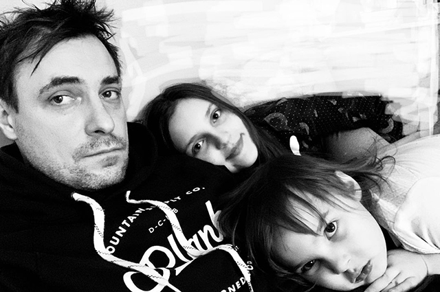 Евгений Цыганов опубликовал фото с подросшими дочерьми: "Банда" Звездные дети
