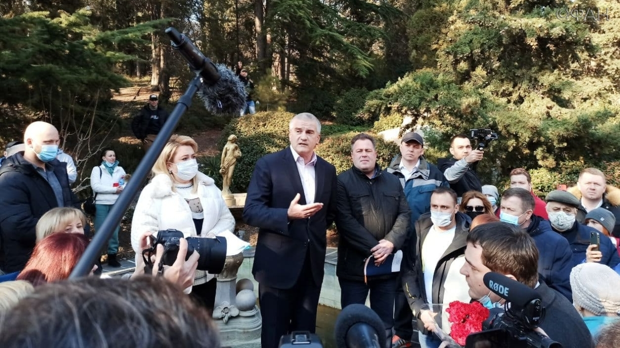 Аксенов подвел итоги встречи с жителями Крыма по застройке Форосского парка