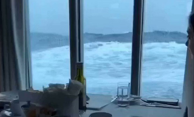 Обед на корабле в проливе Дрейка. В 50 сантиметрах от стола за окном волны высотой в 3 этажа Культура