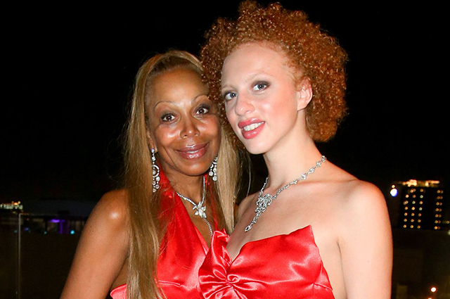 Редкий выход: дочь Бориса Беккера Анна Ермакова с матерью Анжелой на вечеринке Звездный стиль