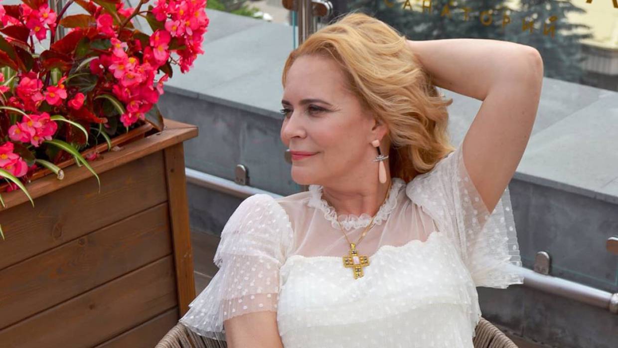 «Не путайте ухаживания с домогательством»: Безрукова поддержала пережившую харассмент Яковлеву Общество