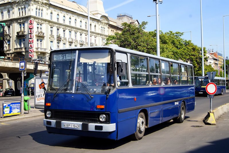 Глянцевое состояние многих Икарусов в Будапеште — заслуга многочисленных капремонтов, которые выполняют как местные ремзаводы, так и эксплуатирующие гаражи автобус, будапешт, венгрия, икарус, общественный транспорт
