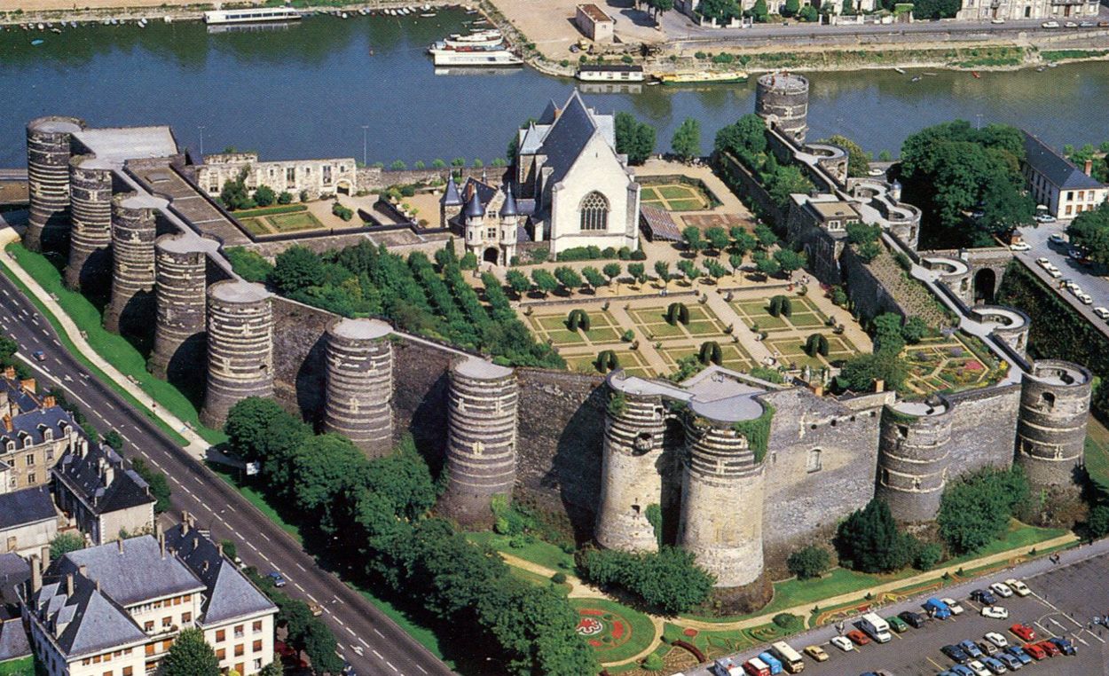 крепость во франции