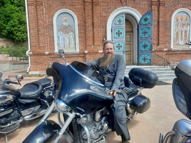 Настоятель рязанского монастыря возглавил мотопробег байкеров