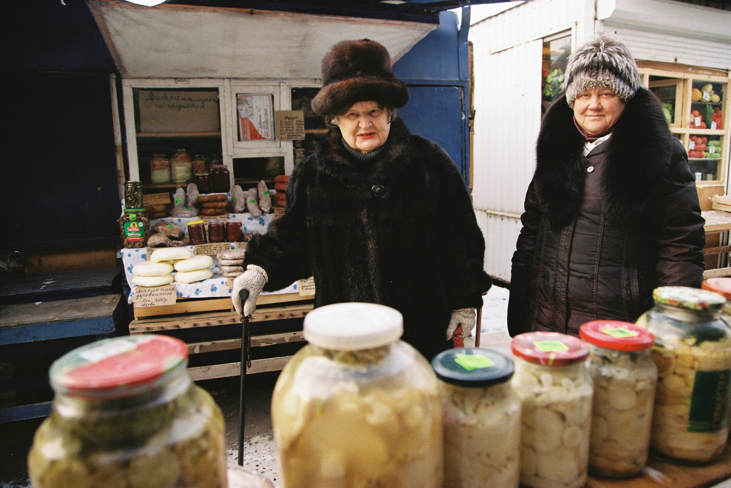 Омск 90х. Ленинский рынок Омск в 90е. Омск рынки девяностые. Омск 90-х годов Ленинский рынок. Колхозный рынок Омск 90 е Омск.