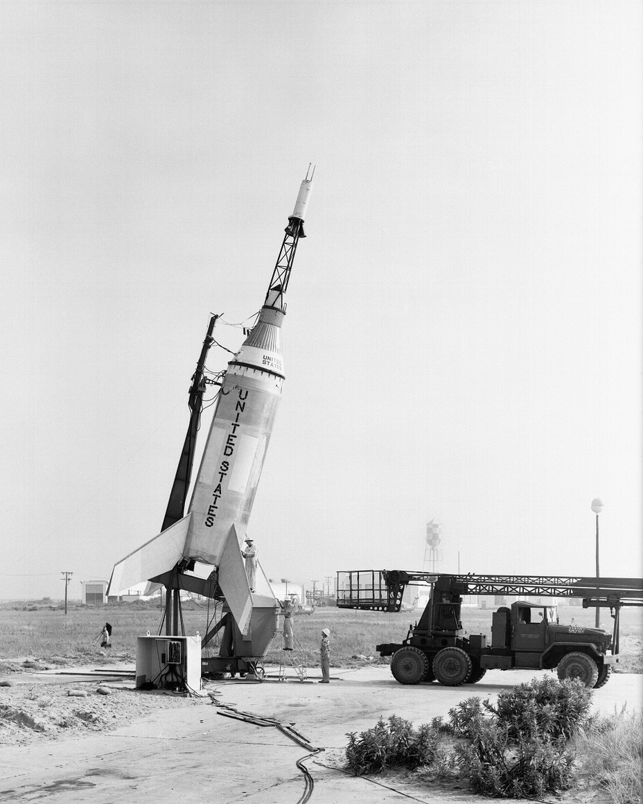 ​Ракета Little Joe перед испытаниями системы аварийного спасения космического корабля Mercury на полигоне острова Уоллопс (штат Вирджиния); 21 августа 1959 года. NASA hq.nasa.gov - «Меркурий» против «Востока» | Warspot.ru