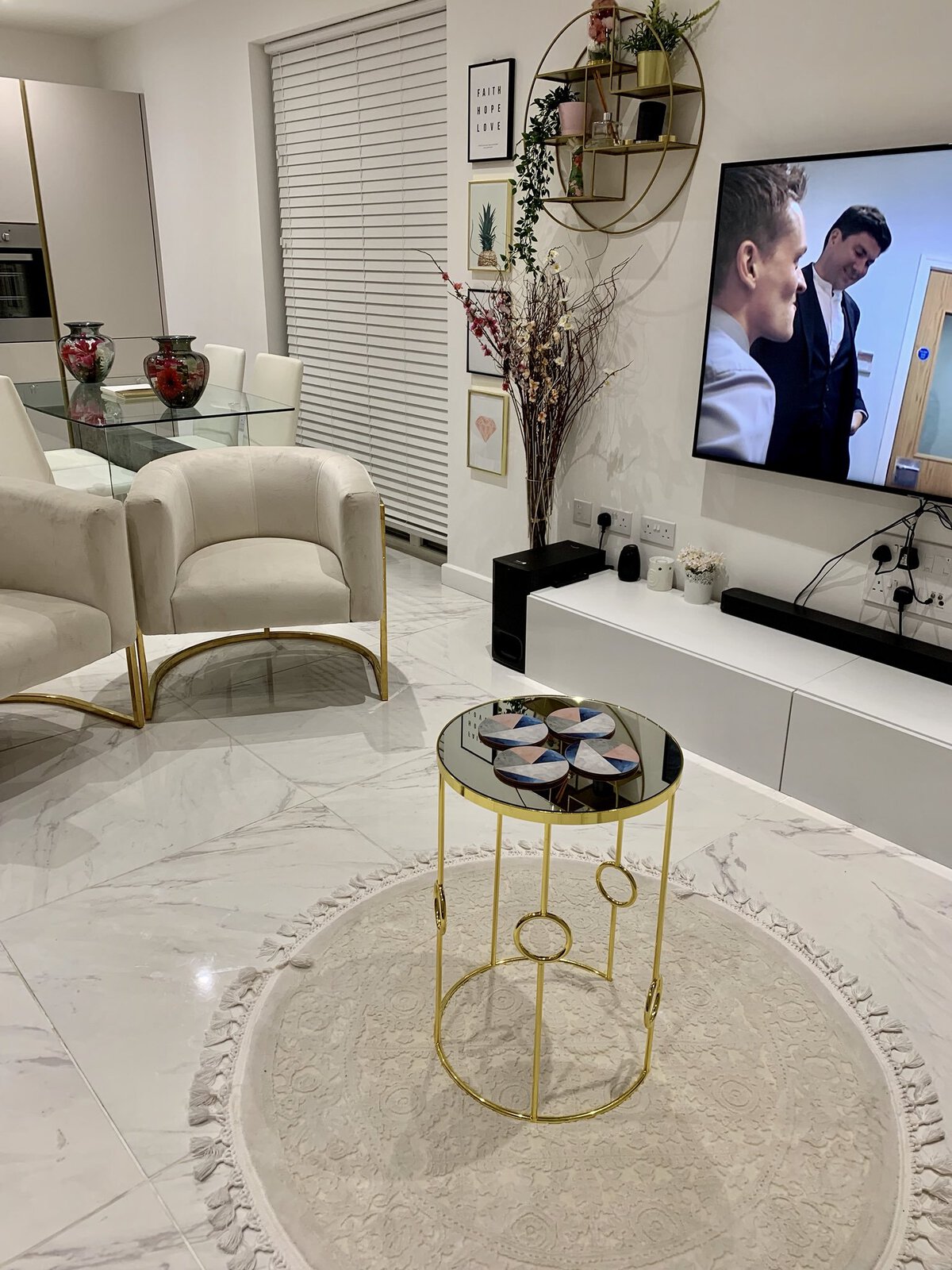 Девушка сделала ремонт как с картинки в Инстаграме, преобразив дом. И это чистое вдохновение Девушка сделала ремонт как с картинки в Инстаграме, преобразив дом. И это чистое вдохновение домашний очаг,,интерьер,рукоделие,своими руками,сделай сам,умелые руки