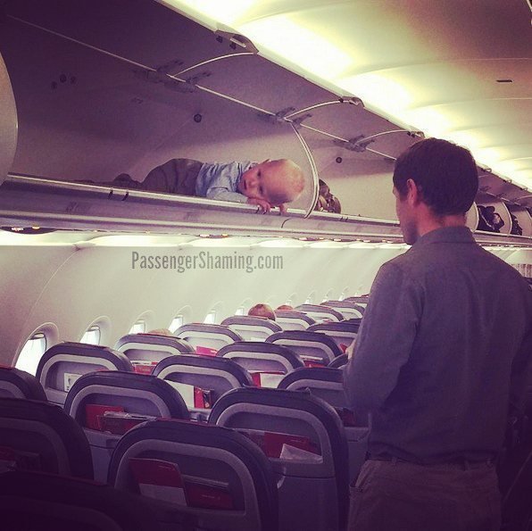 30 сцен на борту самолета, которых вы предпочли бы никогда не видеть 30 сцен на борту самолета, которых вы предпочли бы никогда не видеть