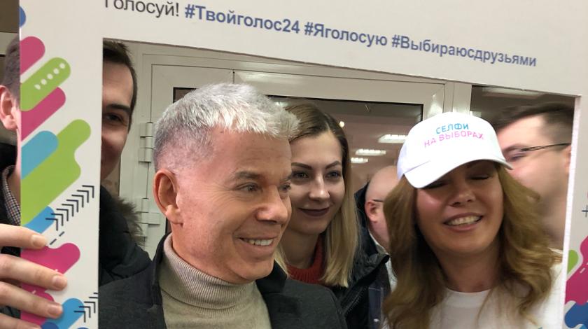 Российские знаменитости активно голосуют