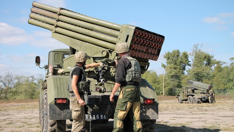 Донбасс сегодня: ВСУ готовят спектакль для НАТО, оружие из зоны ООС рекой течет на Украину