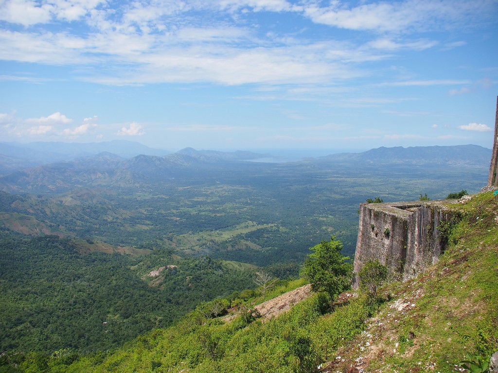 Цитадель Лаферьер — крупнейшее фортификационное сооружение Западного полушария Цитадель Лаферьер — крупнейшее фортификационное сооружение Западного полушария