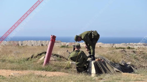 На военном полигоне в Севастополе проходит обучение мобилизованных