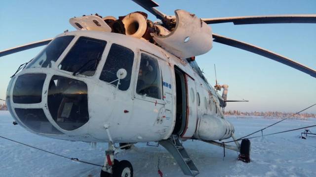 Уголовное дело возбуждено после того, как вертолет врезался в дерево и продолжил полет