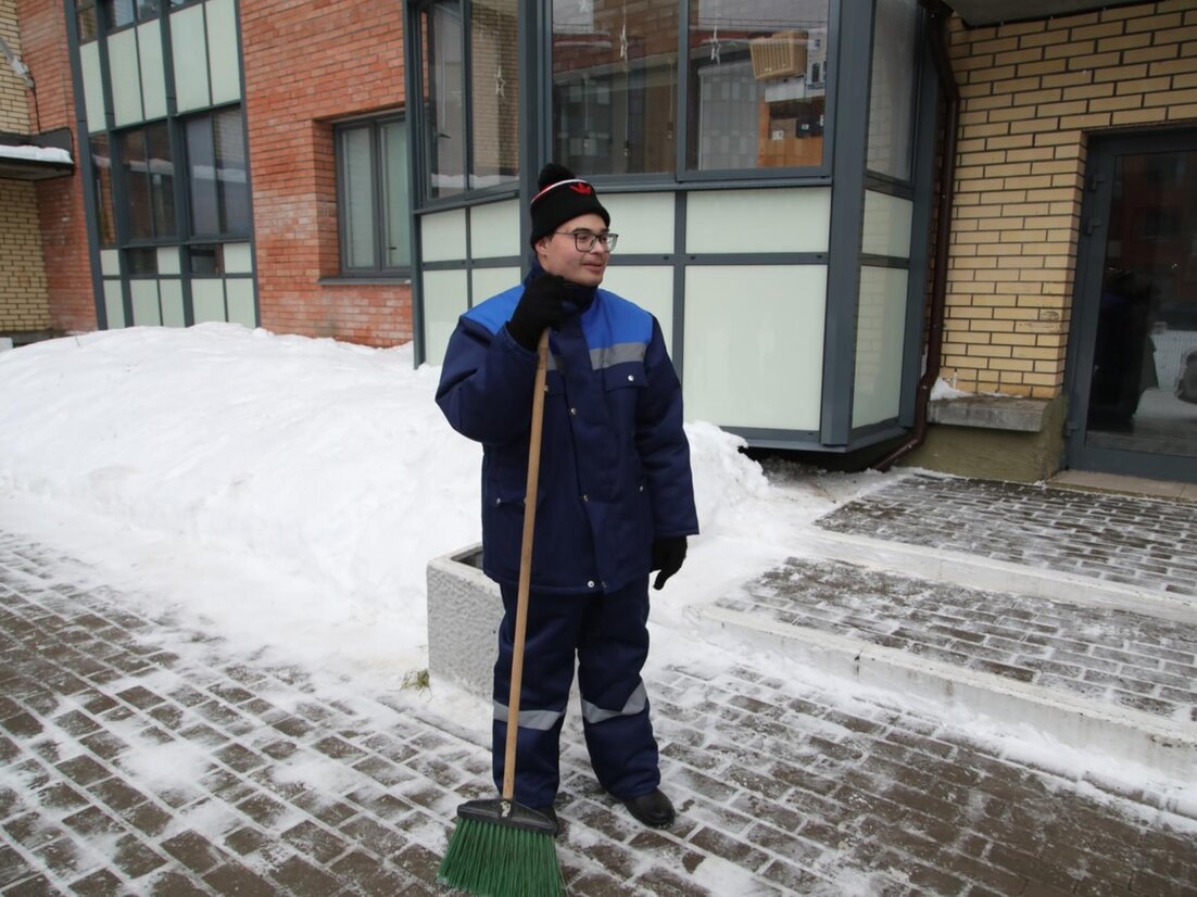 уборщица в школе. уборщик из клуба романтики. уборка в школе. форма уборщик сша. уборщик в школе.