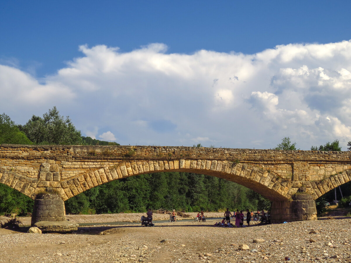 Каменный мост где