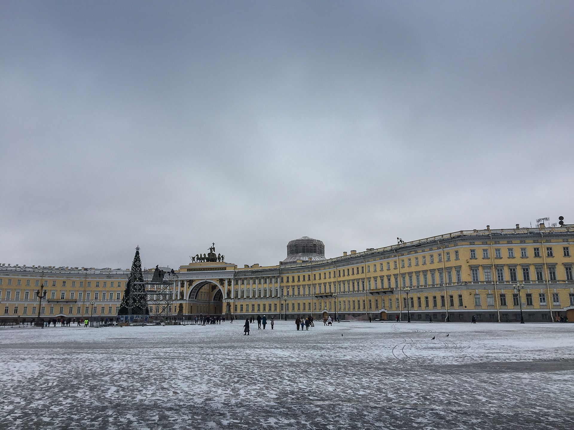 В Петербурге отменили новогодний салют и концерт на Дворцовой площади Общество