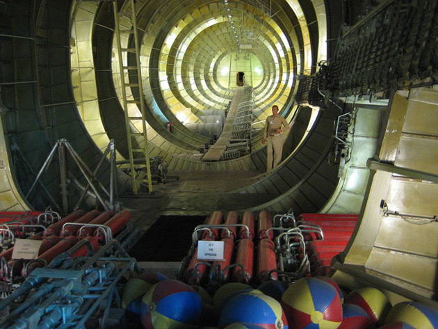 Щеголь: рассказываем про один из странных самолетов ХХ века Щеголь, Хьюза, Геркулес, крыльев, большой, футов, гиганта, Щеголя, авиации, Хьюзу, полностью, восемь, фюзеляж, судов, своих, самый, вложил, солдат, войны, размах