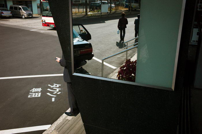 Уличная фотография Shin Noguchi. Очень интересные и остроумные фотографии Японии 