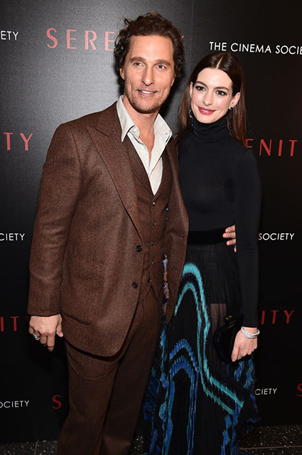 Яркие цвета и модный казус: новые образы Энн Хэтэуэй из промотура Яркие цвета и модный казус: новые образы Энн Хэтэуэй из промотура звездный стиль