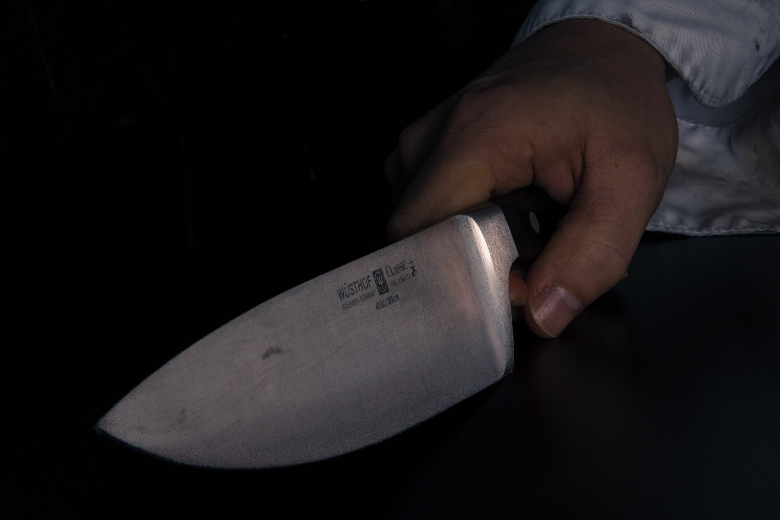 Словесная перепалка в Ленобласти переросла в драку с ножом и закончилась уголовкой