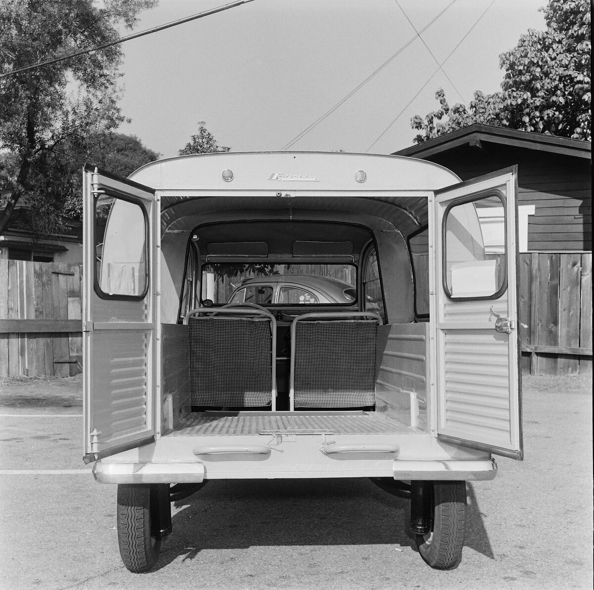 Citroen 2CV Fourgonnette - Фургон для бедных французских фермеров Citroen 2CV Fourgonnette - Фургон для бедных французских фермеров история