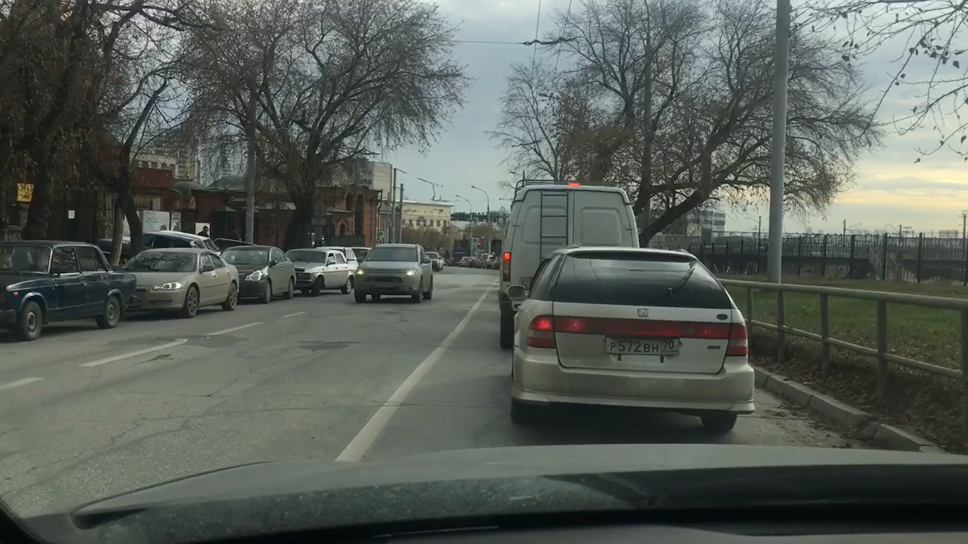 Литва начала пропускать авто