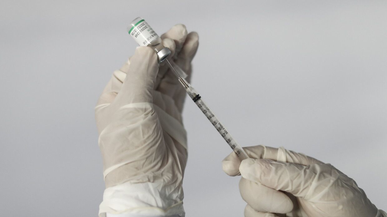 Гастроэнтеролог Бородин оценил безопасность вакцинации при проблемах с ЖКТ