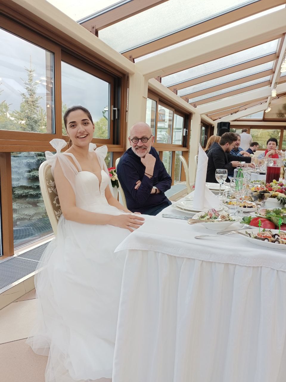 Четыре свадьбы и одно венчание: Александр Гордон женился в пятый раз