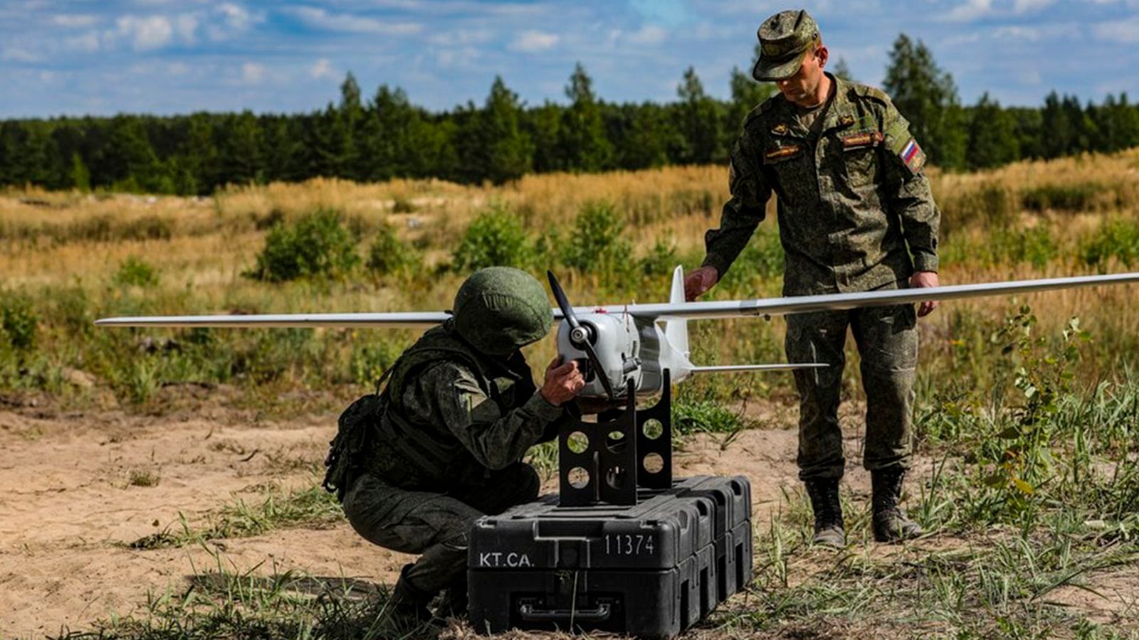 Подготовка операторов дронов. Орлан 10. Орлан-10 разведка. Орлан-10 беспилотный летательный аппарат. Солдат Российской армии.