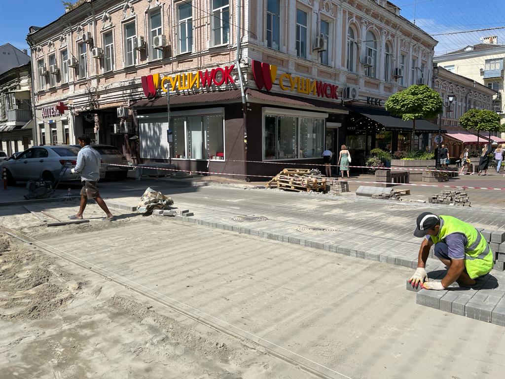 Ростовские власти победили гигантскую лужу в центре города