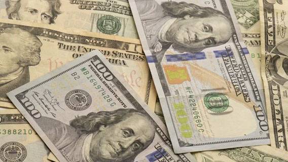 Из американских фондов помощи при пандемии было украдено около $100 млрд